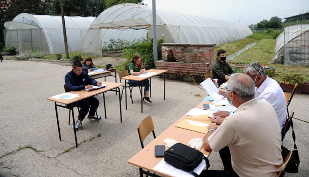 Спремни и за сетву и фарму: Ученици пољопривредне школе полагали матуру